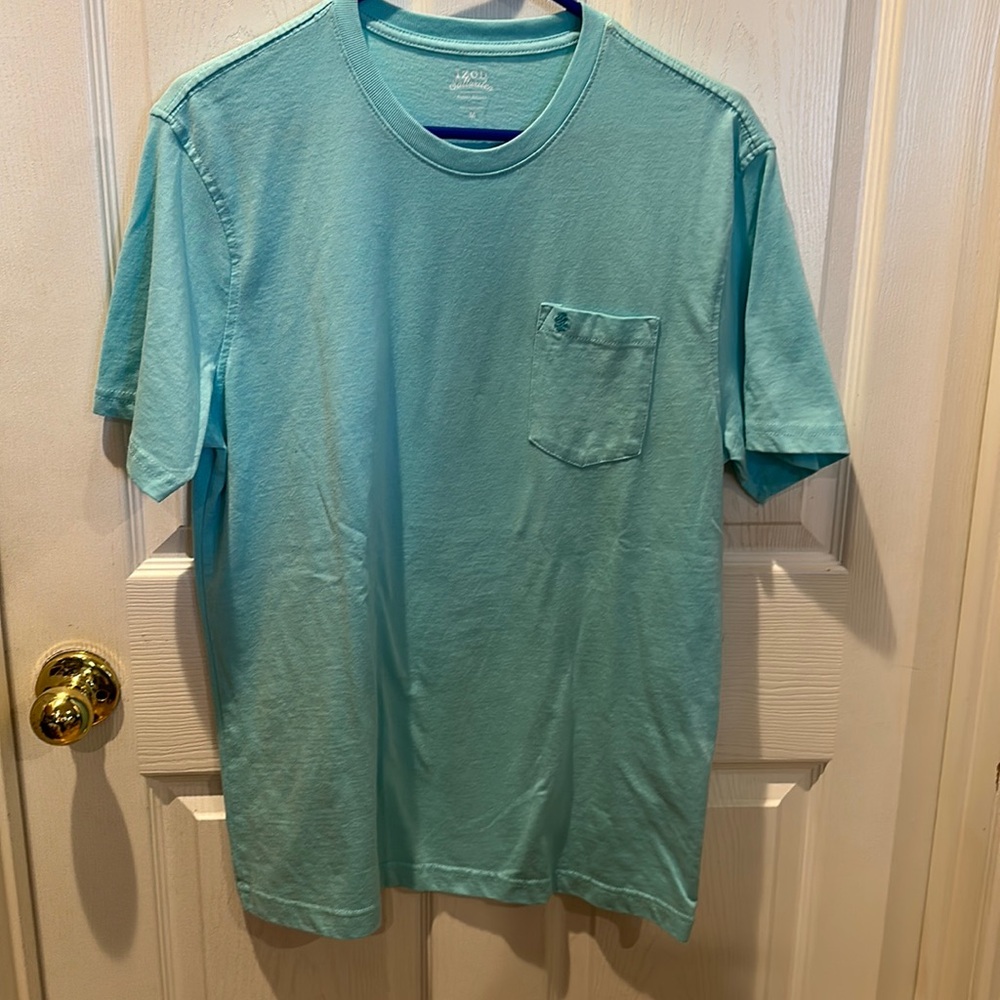 Izod Saltwater Relaxed Classics medium short sleeve t-shirt with pocket